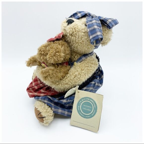 Momma McGoldberg and Cissy Boyd’s Collectible Bear - Picture 3 of 11